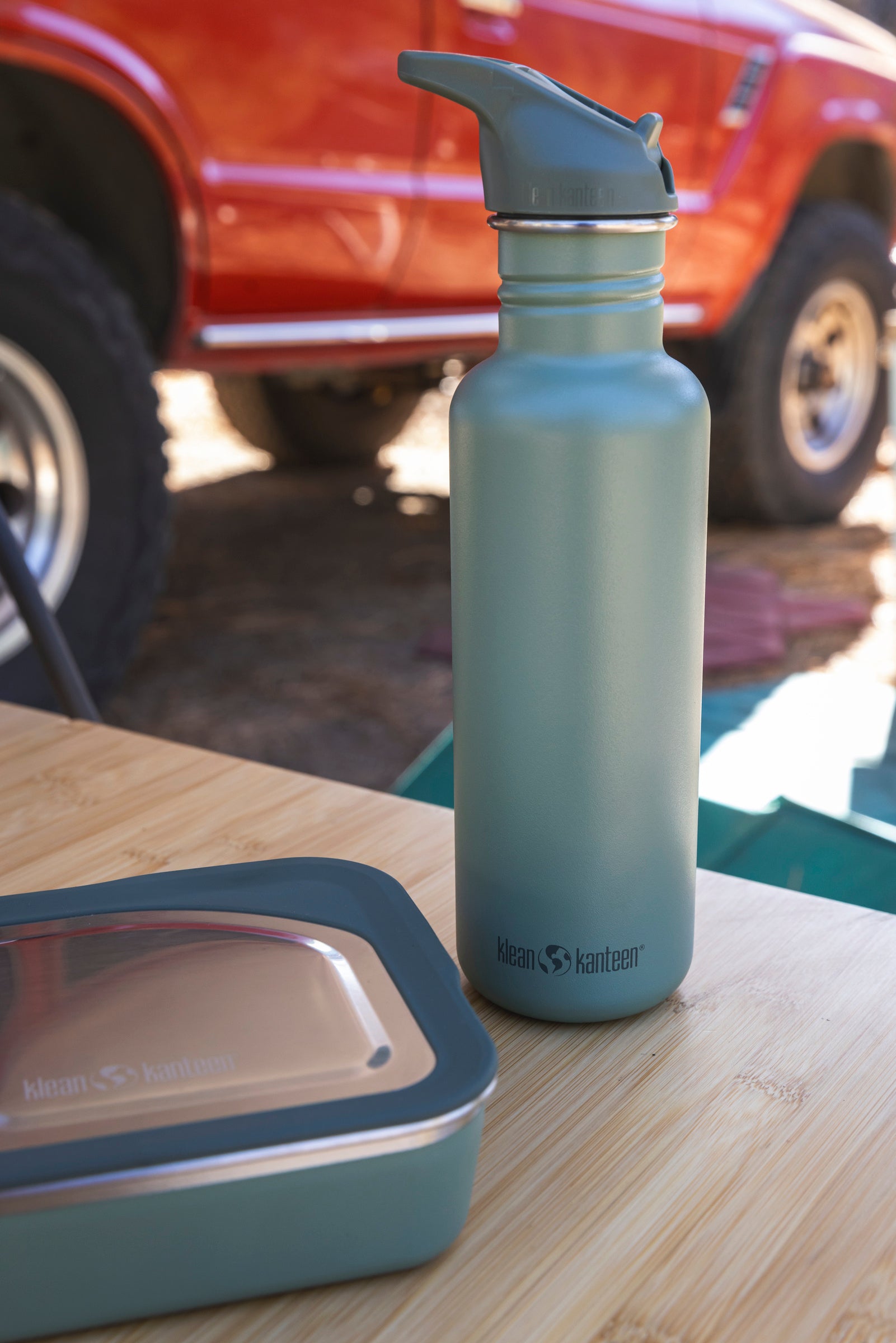 Classic Water Bottle 800ml (27oz) with Flip Seal Sport Cap